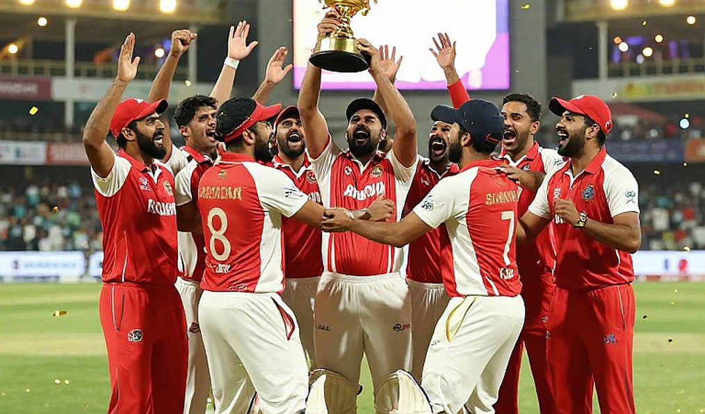 হাসান মাহমুদের নিখুঁত হ্যাটট্রিক: চার দেশে পাঁচ উইকেট, অথচ খতিয়ান এখনো অসম্পূর্ণ