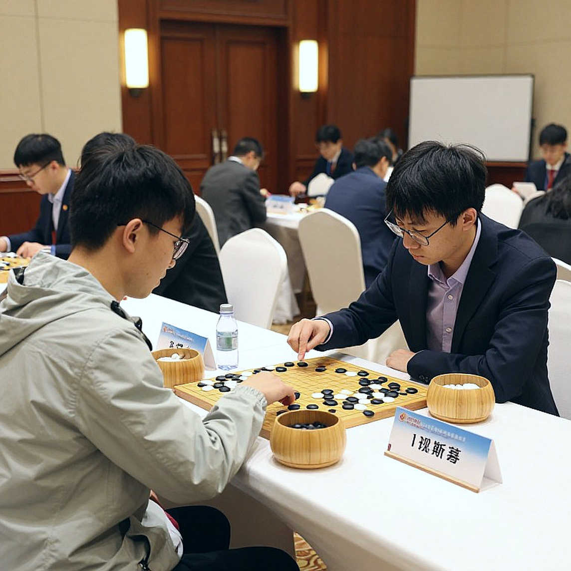 ট্যাবলেটের আলোয় ২৭টি মিনিয়েচার: ChessBase Magazine #225 এবং দাবার অলিখিত শারীরিক হিসাব