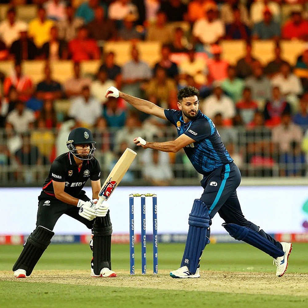 উনিশ ওভারে বাইশ রান: ক্যামেরন গ্যাননের পাঁচ উইকেট আর শেফিল্ড শিল্ডের প্রথম দিনের খাতা